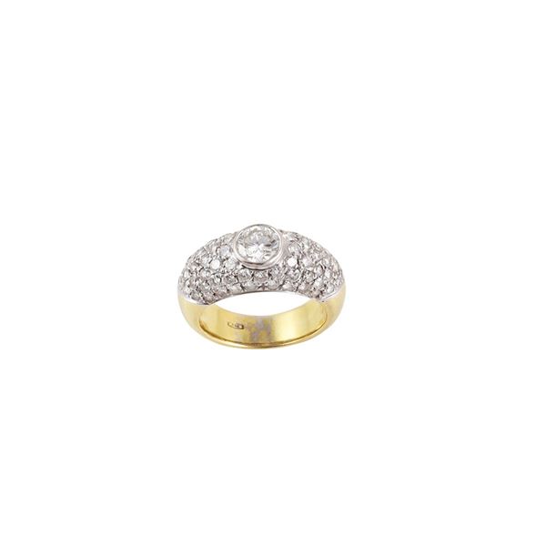 18KT GOLD AND DIAMONDS RING