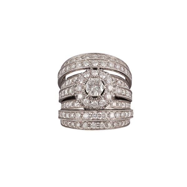 18KT GOLD AND DIAMONDS RING