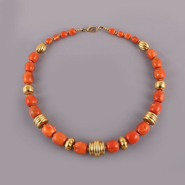 ~ 18KT GOLD AND CORALS NECKLACE