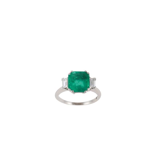 PLATINUM, COLOMBIA EMERALD AND DIAMONDS RING