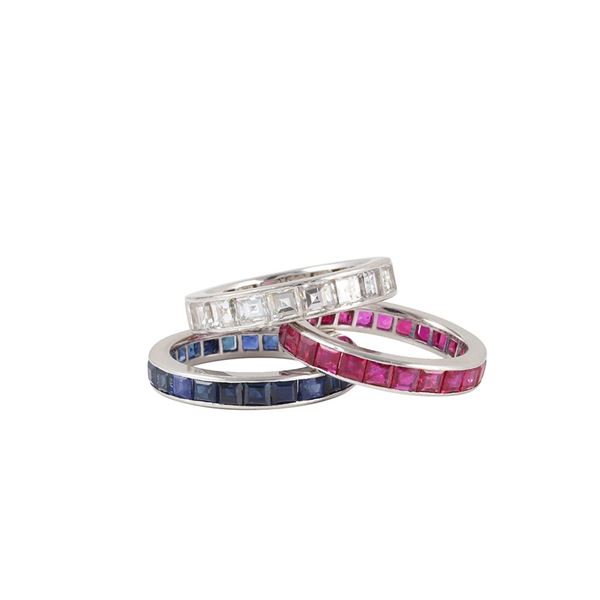 LOT OF THREE RINGS WITH DIAMONDS, RUBIES AND SAPPHIRES