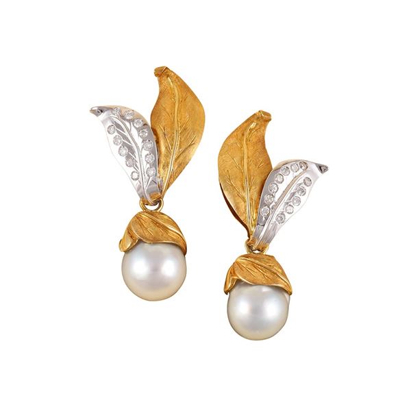 18KT GOLD, DIAMOND AND CULTURED PEARL EARRINGS