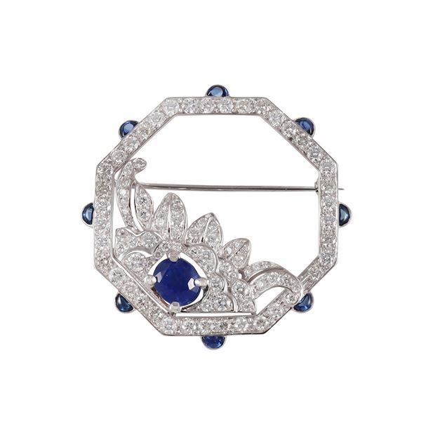 18KT GOLD, SAPPHIRE AND DIAMONDS BROOCH