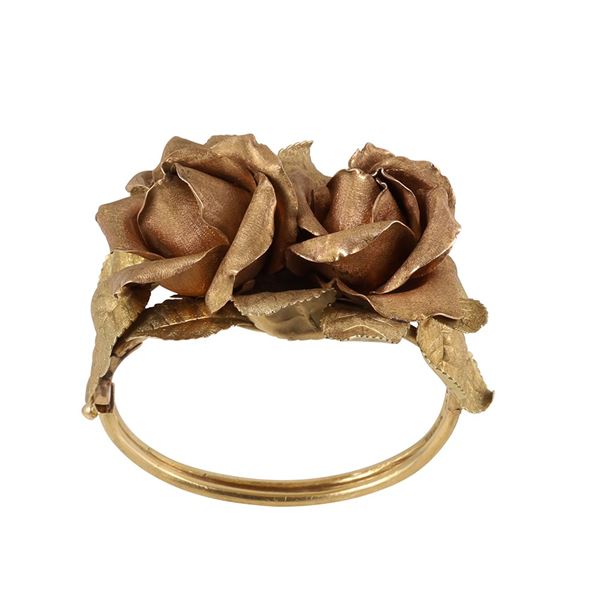 18KT GOLD BANGLE WITH ROSES