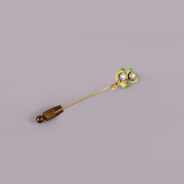 18KT GOLD, DIAMONDS AND ENAMEL PIN