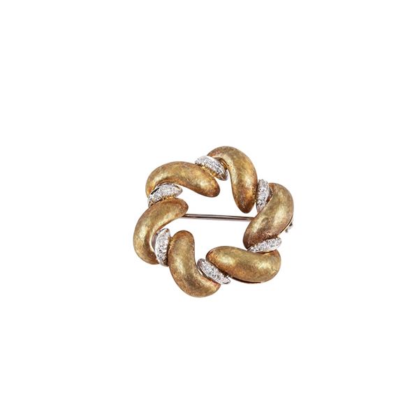 18KT GOLD AND DIAMOND BROOCH