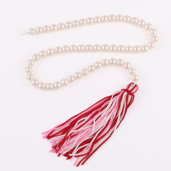 A SINGLE STRAND OF CULTURED PEARL WITHOUT CLASP