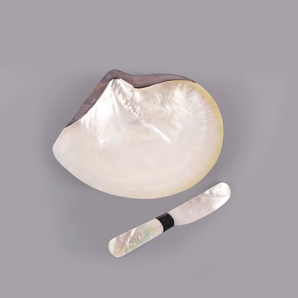 SHELL WITH SPATULA FOR CAVIAR, 925 SILVER DETAILS