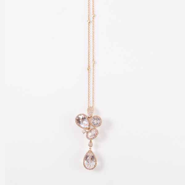 * 18KT GOLD PENDANT WITH DIAMONDS AND TOPAZ. 18KT GOLD CHAIN WITH DIAMONDS