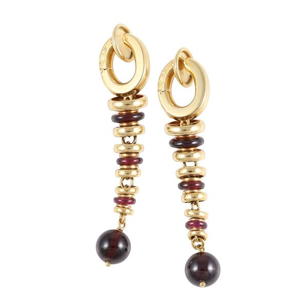 * 18KT GOLD AND GARNET CLIP EARRINGS, POMELLATO "Rondelle"