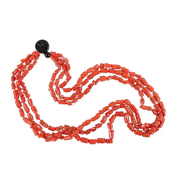 ~ THREE-STRAND NECKLACE WITH CORAL AND ONYX CLASP