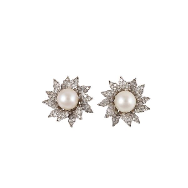 18KT GOLD, DIAMONDS AND CULTURED PEARL EARRINGS