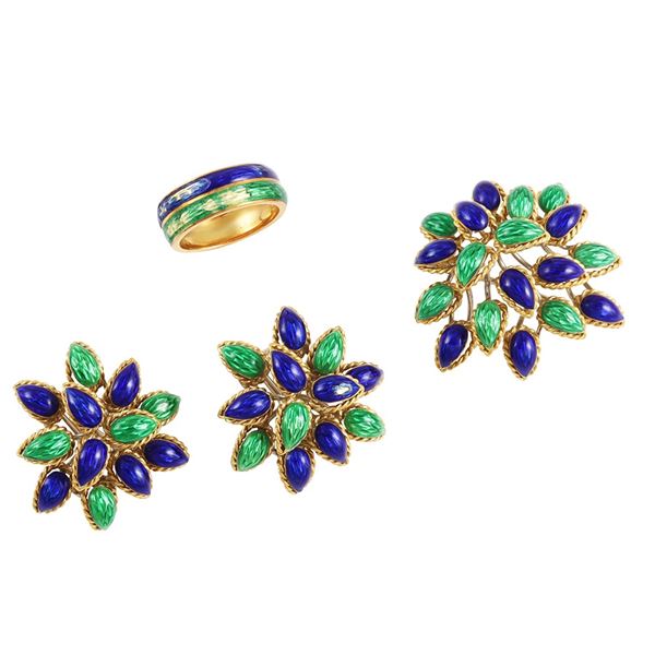 18KT GOLD LOT OF BROOCH, CLIP EARRINGS AND RING WITH ENAMEL (missing), BY LUNATI