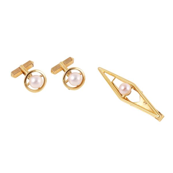 14 KT GOLD LOT OF CUFFLINKS AND TIE PIN WITH CULTURED PEARLS