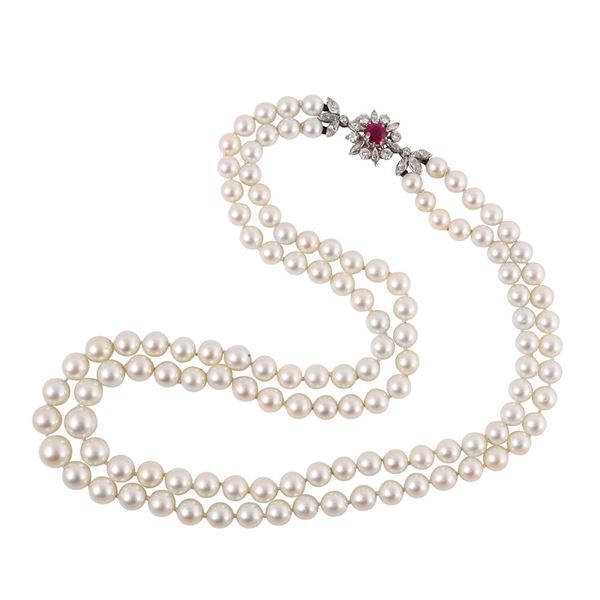 TWO STRAND CULTURED PEARLS NECKLACE, 18KT GOLD CLASP WITH RUBY AND DIAMONDS