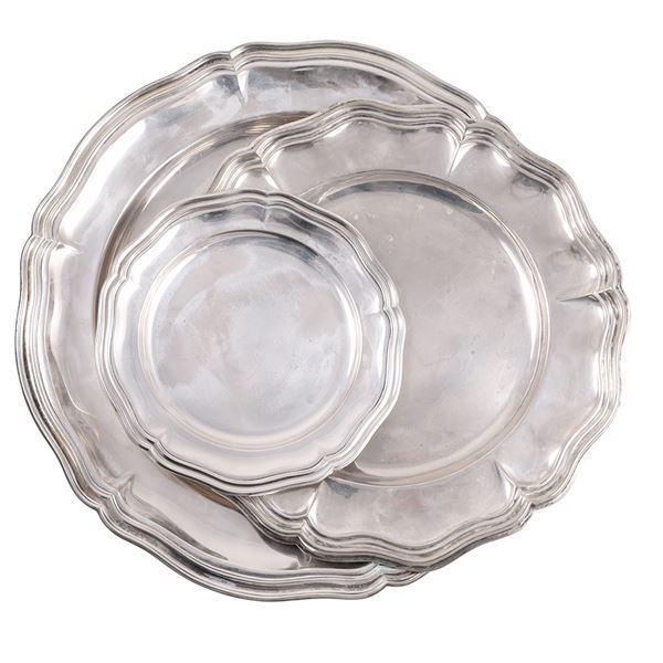 800 SILVER LOT OF SIX DESSERT PLATES AND TWO TRAYS