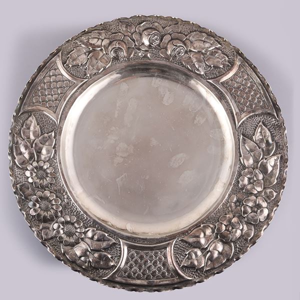 800 SILVER CENTERPIECE WITH FLORAL BORDER