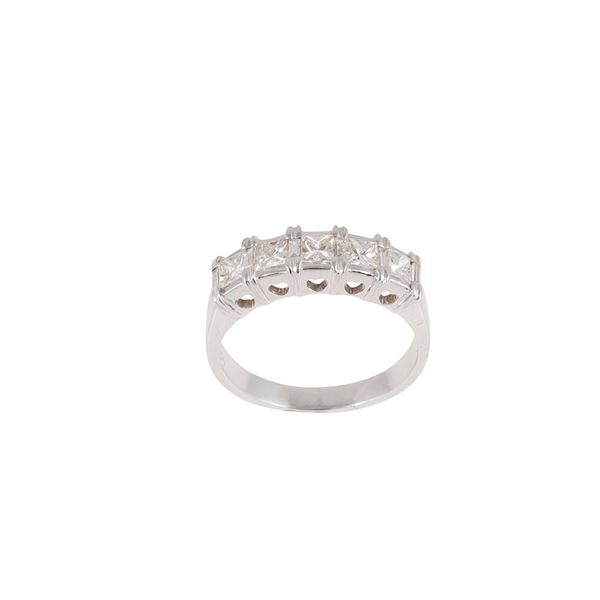 18KT GOLD AND PRINCESS-CUT DIAMONDS RING