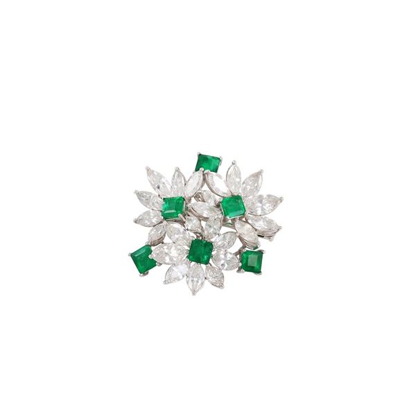 18KT GOLD, DIAMONDS AND EMERALDS BROOCH
