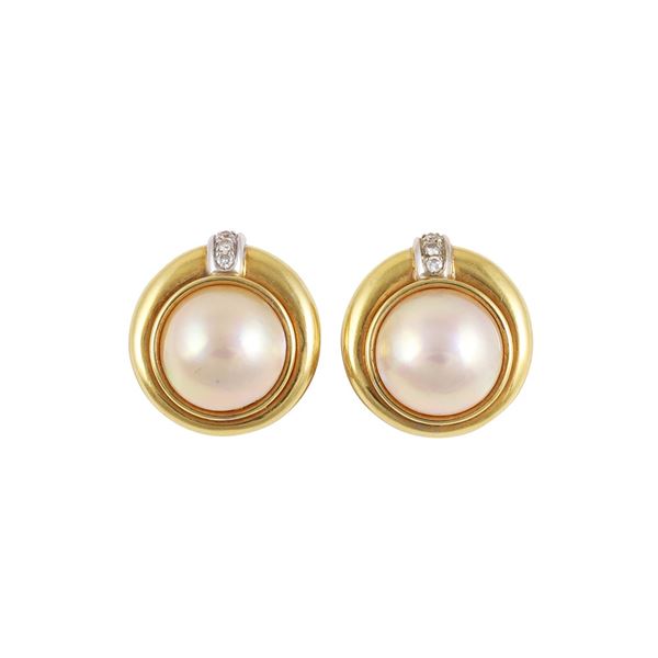 18KT GOLD, DIAMONDS AND MABE' EARRINGS