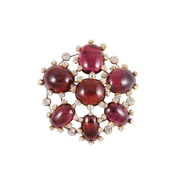 18KT AND 14KT GOLD, GARNETS AND DIAMONDS BROOCH