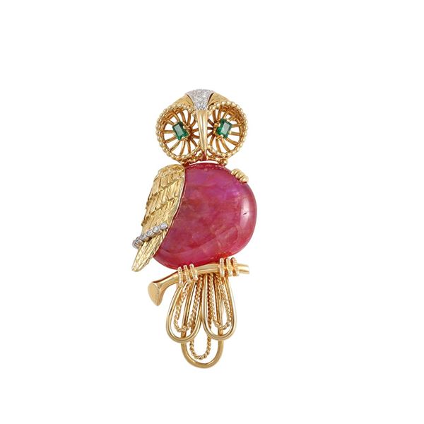 18KT AND PLATINUM BROOCH WITH RUBY, EMERALDS AND DIAMONDS, MONTURE CARTIER