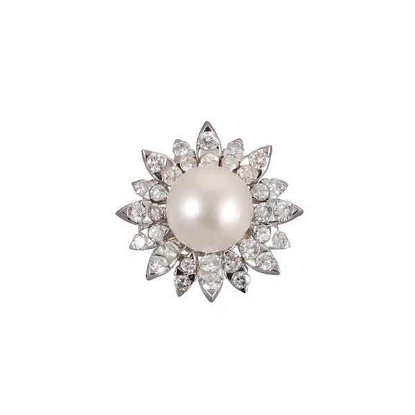 18KT GOLD, CULTURED PEARLS AND DIAMONDS RING