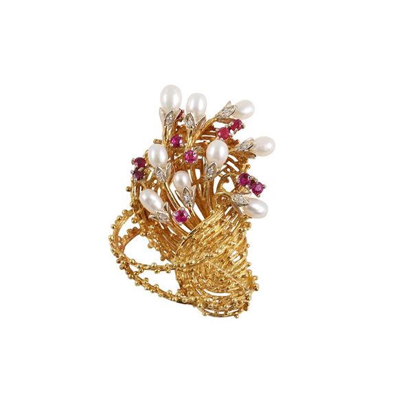 18KT GOLD, RUBIES, FRESHWATER PEARLS AND DIAMONDS BROOCH