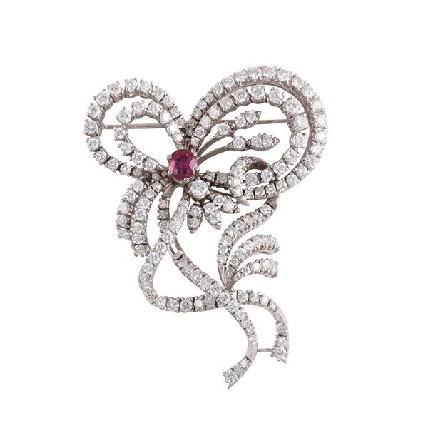 18KT GOLD, DIAMONDS AND RUBY BROOCH