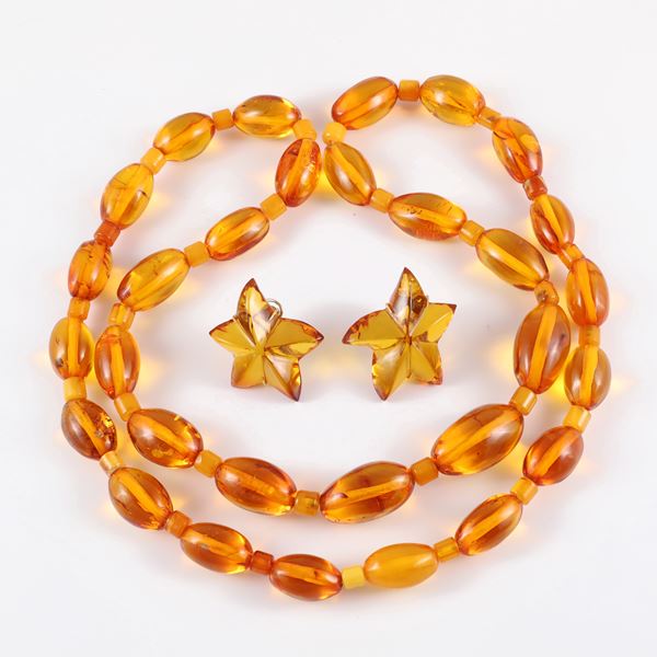 LOT OF NECKLACE AND CLIP EARRINGS WITH AMBER AND 18KT GOLD