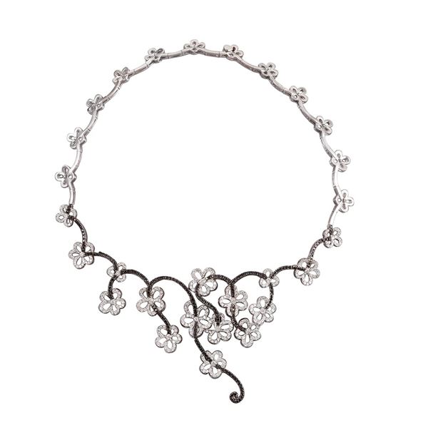 18KT GOLD, BLACK AND COLORLESS DIAMONDS NECKLACE