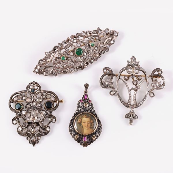 18KT GOLD AND SILVER LOT OF THREE BROOCHES AND A PENDANT WITH MINIATURE, ROSE CUT DIAMONDS, EMERALDS AND SYNTHETIC GEMS