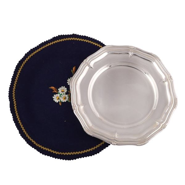 SET OF 800 SILVER DESSERT PLATES