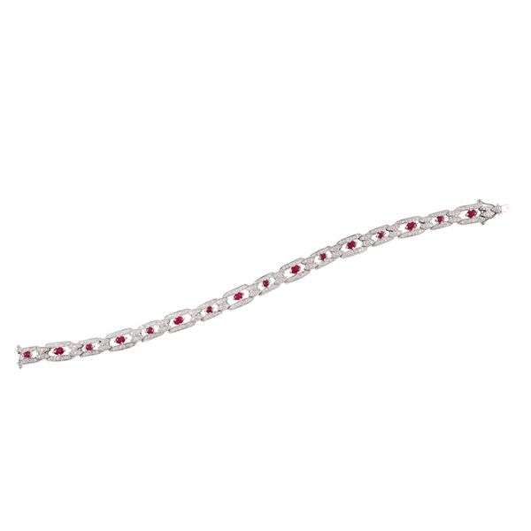 18KT GOLD, DIAMONDS (one missing) AND RUBIES BRACELET