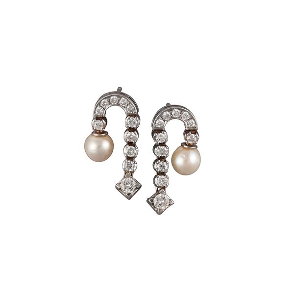18KT GOLD, CULTURED PEARLS AND DIAMONDS EARRINGS