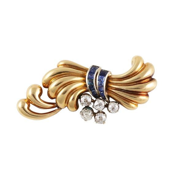 18KT GOLD, OLD EUROPEAN CUT DIAMONDS AND SAPPHIRES BROOCH