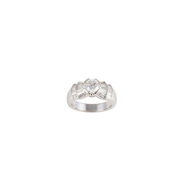 18KT GOLD AND DIAMONDS RING