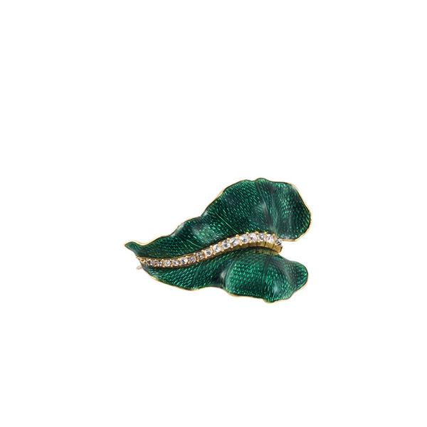 18KT GOLD, ENAMEL AND OLD EUROPEAN CUT DIAMONDS BROOCH