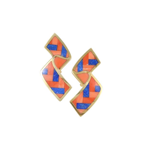 18KT GOLD, CORAL AND LAPISLAZULI EARRINGS