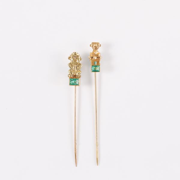 18KT GOLD LOT OF TWO TIE PINS WITH EMERALDS