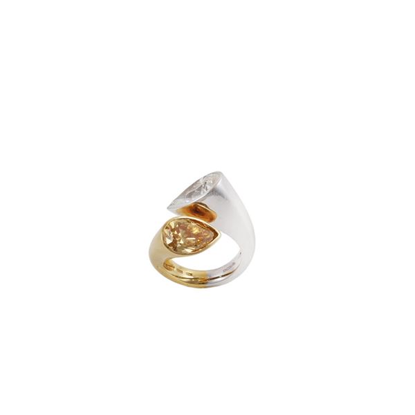 18KT GOLD RING BY SCAVIA, WITH TWO PEAR CUT DIAMONDS, ONE FANCY INTENSE YELLOW