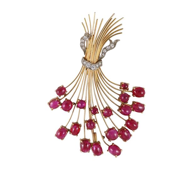 18KT GOLD AND PLATINUM BROOCH WITH RUBIES AND DIAMONDS