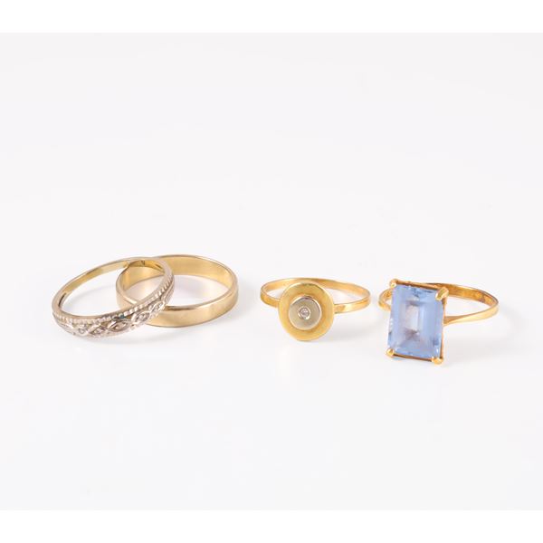 18KT GOLD LOT OF FOUR RINGS