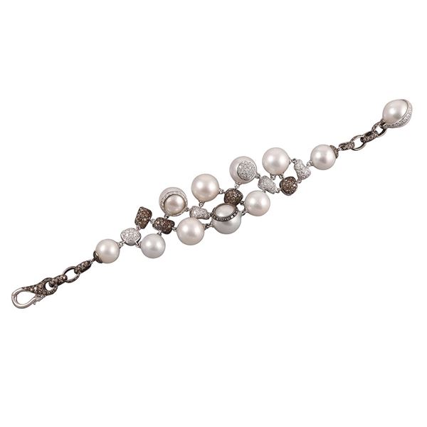18KT GOLD, DIAMONDS AND SOUTH SEA CULTURED PEARLS BRACELET