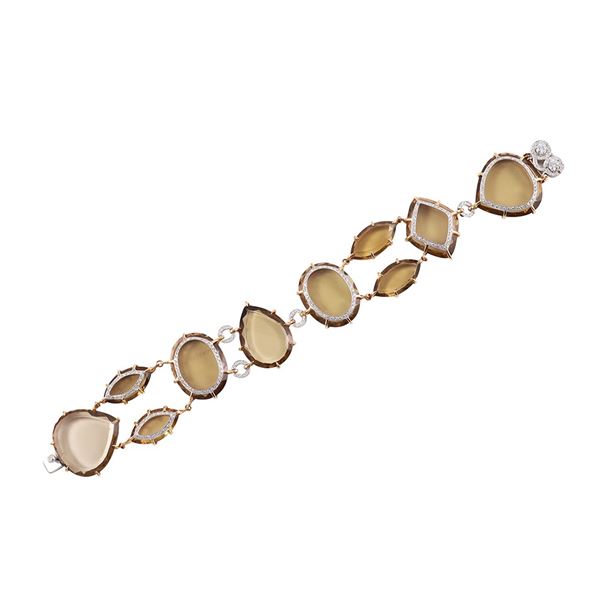 18KT GOLD, QUARTZ AND DIAMONDS (one missing) BRACELET