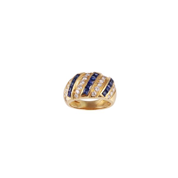 18KT GOLD, SAPPHIRES AND DIAMONDS RING