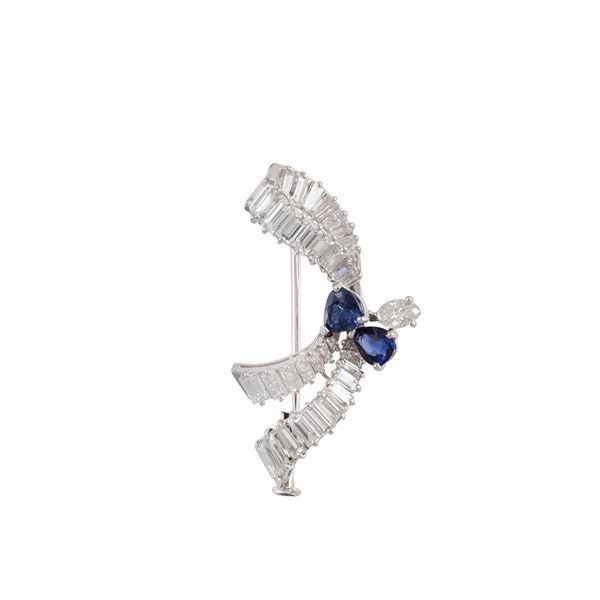 PLATINUM, DIAMONDS AND SAPPHIRES BROOCH, BY FRASCAROLO