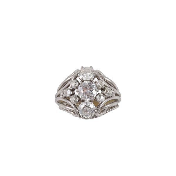 PLATINUM AND OLD EUROPEAN CUT DIAMONDS RING