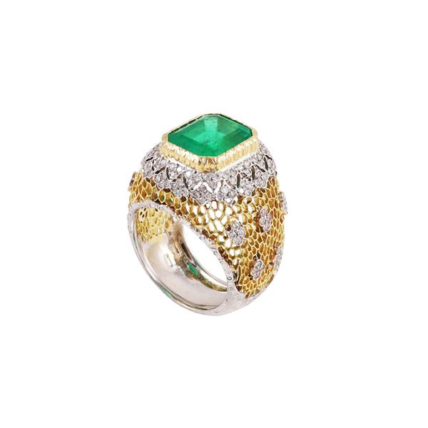 18KT GOLD, COLOMBIA EMERALD AND DIAMONDS RING