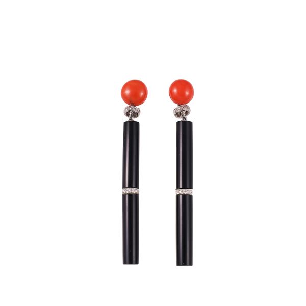 18KT GOLD, CORAL, ONYX AND DIAMONDS EARRINGS